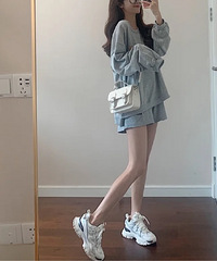 ��˫С���ϵ�Ь���̫���ˣ�������������