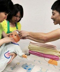 感觉请不起育儿嫂了,工资一个月6000,只管宝宝什么都不做
