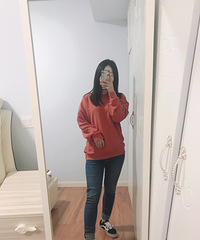 显白的砖红色卫衣,50元不到上身宽松显瘦