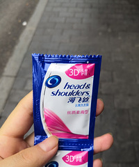 现在还有一包一包的洗发水卖,满满回忆感