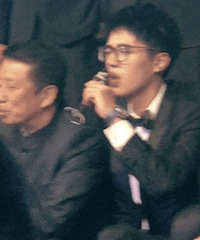 刘昊然一口闷后的表情