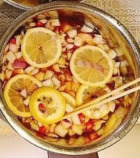 张若昀用不锈钢餐具盛菜竟被网友吐槽,为什么不能用这种餐具?