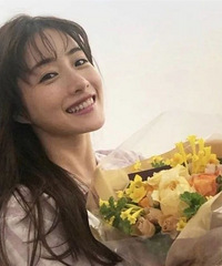 原来石原里美紧致下颌线是这样来的