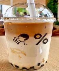 喜茶和%咖啡这算是强强联手吗?有人说估计价格会更上一层楼