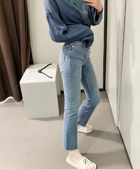 新入手的一条牛仔裤,布料穿着舒服,贴身好穿