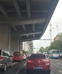 家住江北上班在大学城,每天上下班,你选择开车还是公共交通