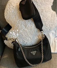 Prada Hobo三合一看着小,没想到这么能装!