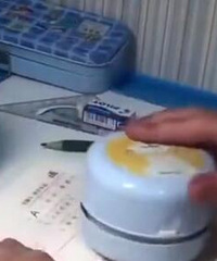 现在的孩子写作业这么热闹吗?听声音还以为在工地上班