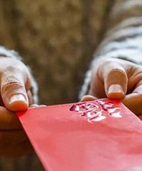 大家每年给父母的钱占收入的多少?我年收入30万每年给父母6千