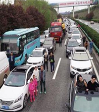 万一国庆高速堵车,大家在路上都是怎么解决生理需求的?