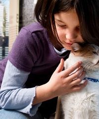 孩子和猫,只能选一个?婆婆看到宝宝在和猫玩,把我骂得狗血淋头