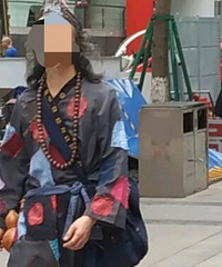 杨家坪看到有人穿这样,行为艺术?