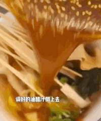 有钵钵鸡还有自助烤肉,看完这位妈妈的月子餐,我都想生二胎了