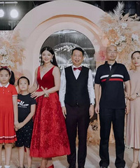 63岁上市公司董事长娶38岁妻子