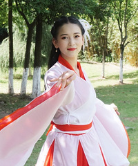 26岁163CM的奢侈品导购征婚,希望你年入20万以上