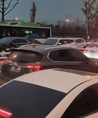 我真心佩服西永的交通,开车20年第一次在红绿灯堵了1个多小时