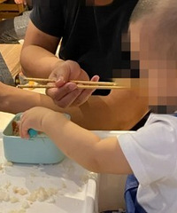 国庆吃酒带了宝宝椅和酒精湿纸巾,被亲戚乱喂东西还说我们太讲究