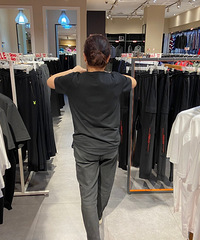 中年导购员的生活:佛系、月入3千