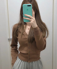 优衣库这件开衫根本不显老好吗!穿上就是辣妹本妹!