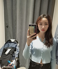 带起娃儿逛街试衣服真的是在作战