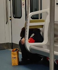 环线上的工作员小姐姐,这是怎么了