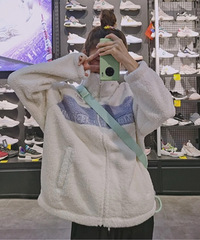 毛茸茸外套不止nike,国产安踏也不错啊!