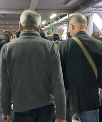 2号线绝对比3号线还要挤,9点之后的人流量比早高峰更恐怖