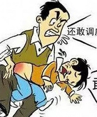 老人家带娃真恼火,亲眼看到2岁孩子接水被烫,还被奶奶打骂