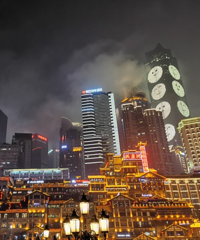 身为重庆人你坐过两江游轮吗?没想到雨中的夜景都那么漂亮,值了