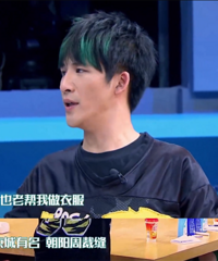 大鹏一次次让观众跌破眼镜,站队郭敬明,坑大张伟,给我气笑了