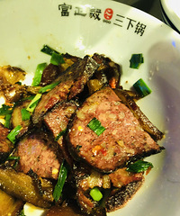 �Ӻ���һ·�Ե����죬��ɫ��Ѫ�α�Ѽ���⻹�ó�