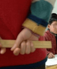 换了班主任,噩梦开始了,娃被老师打脸、打头,还不准给大人说