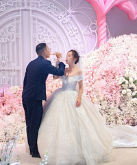 ……为什么不把我的裙摆理好了再拍