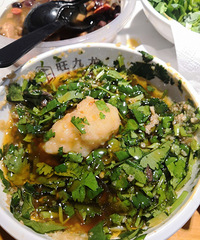 一定要放巨多香菜,吃贡菜一定要吃脆的,你吃火锅有啥习惯?