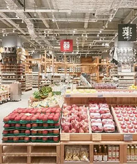 终于,无印良品对菜市场下手了,类似于文艺版盒马、精致版永辉