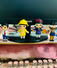同事入了盲盒的坑,找同事买了一堆