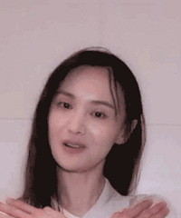 郑爽素颜是怎么做到头发比脸还显年龄的啊?这状态你觉得咋样?