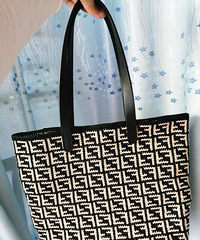 �Լ��ֹ���ɵ�Fendi��֯�������