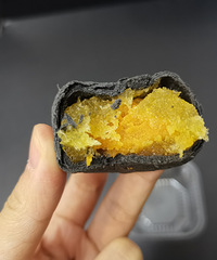 别错过看起像黑暗料理,实际超好吃的黑金酥