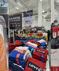去了趟成都山姆店,珑襄包只要549元!李维斯卫衣才99元