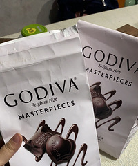 代购的歌帝梵巧克力,一袋99,是正品吗?