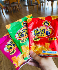 这些都是我最近爱吃的零食,这款贵州土豆片我3天就吃掉了一斤