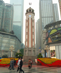 去解放碑当次“外地人”,一路逛吃,有些名声在外的美食不咋地