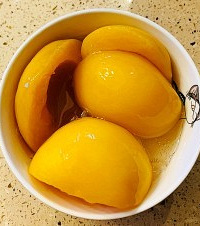 我囤的零食多到能开小卖部了,但只有这款杨梅能让我无限回购