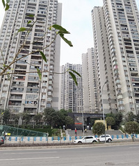 这算不算重庆最牛地铁房?前不着村后不着店,地铁专门为它开个口