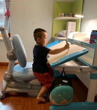 论坛孩子们用的书桌推荐,3000多买的一套护童,性价比高