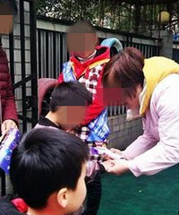 班上一半的娃儿被传染了咽峡炎,喉咙长泡泡,都不敢送幼儿园了