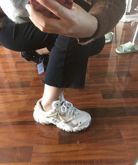 浅色和黑色到底选哪个,姐妹们给点建议啊