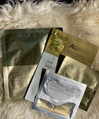 最近就觉得脸很干,囤了很多面膜 买了很多适合秋冬的护肤品