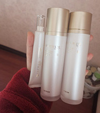 来说说近期入手的这些彩妆和护肤品,斥巨资买的粉底液我觉得不值